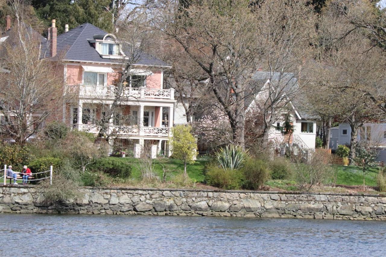 Lipton Place By Elegant Waterfront Victoria Exterior photo